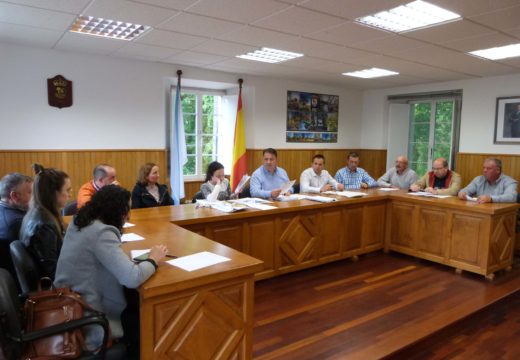 O Concello de Frades aproba o proxecto de mellora das beirarrúas de Ponte Carreira e pide á Xunta o arranxo da AC-524 en Abellá